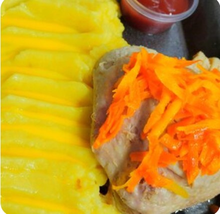 Картофельное пюре и бедро куриное