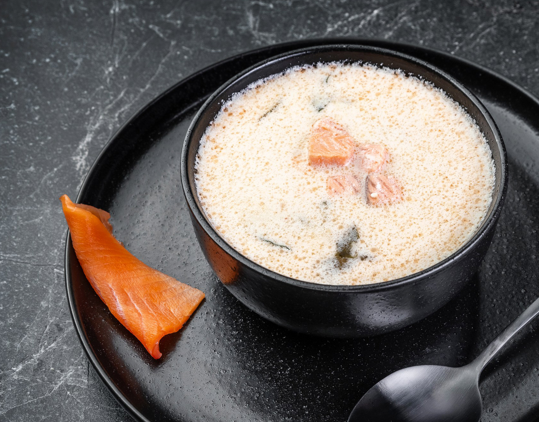 Сливочный суп с лососем