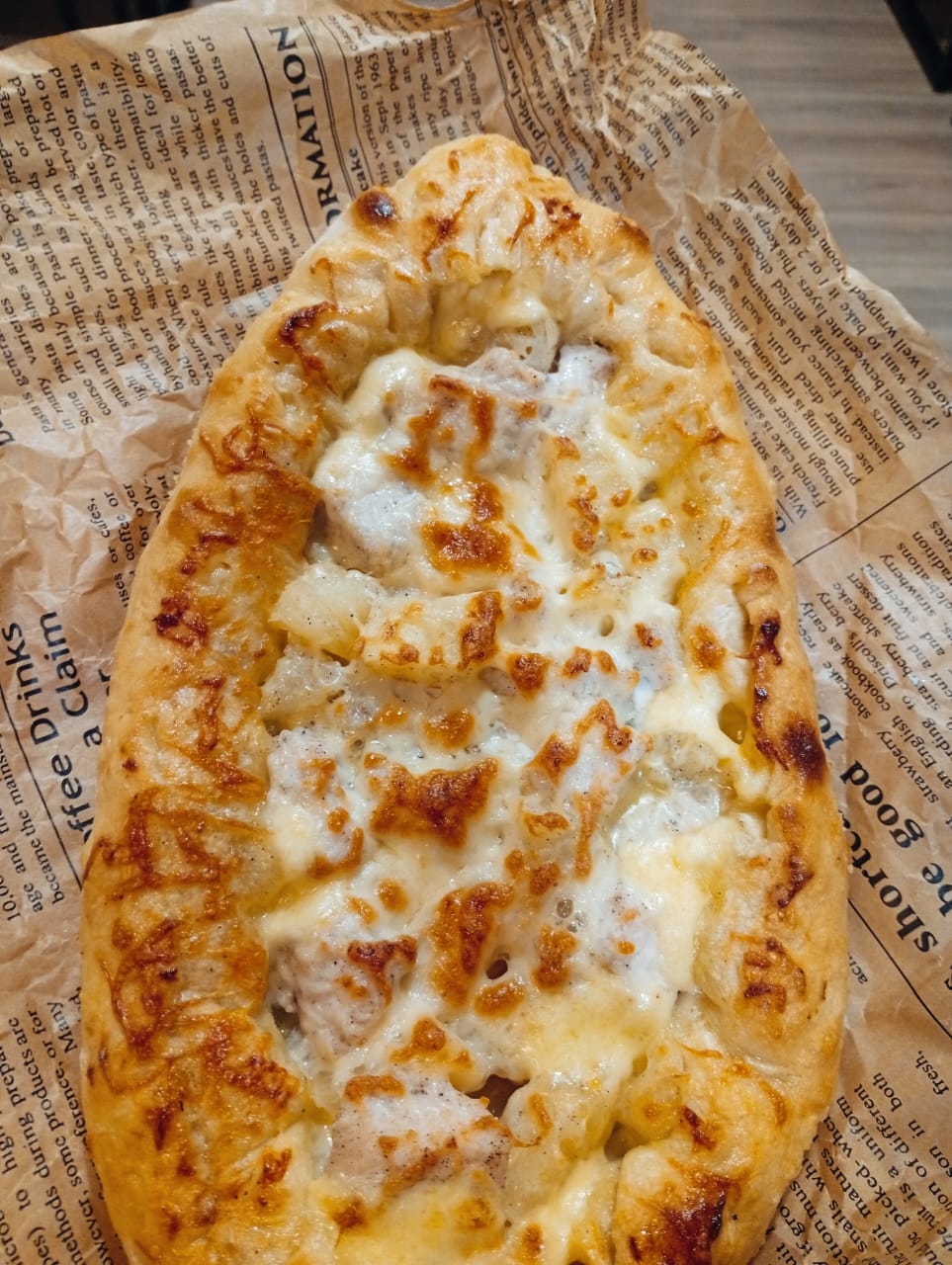 Пиде с ананасом и курицей в слоёном тесте 