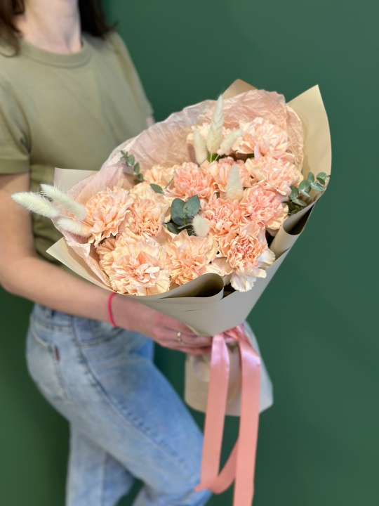 Кремовые диантусы с сухоцветами