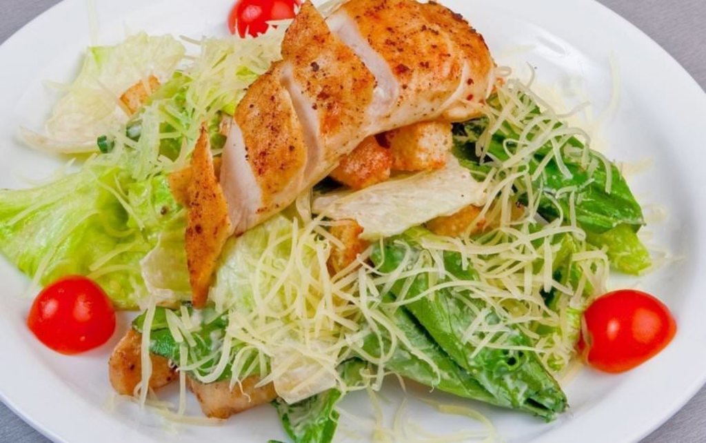 Салат "Цезарь с курицей"