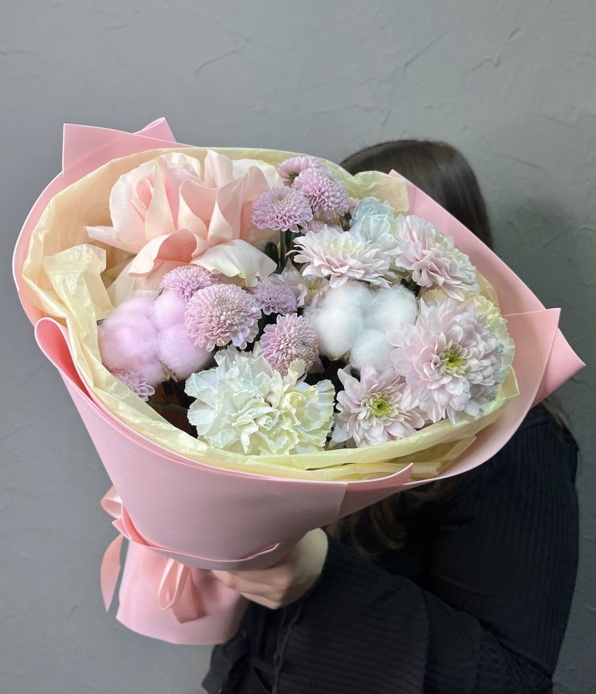 Авторский нежный букет с французской розой и хризантемой