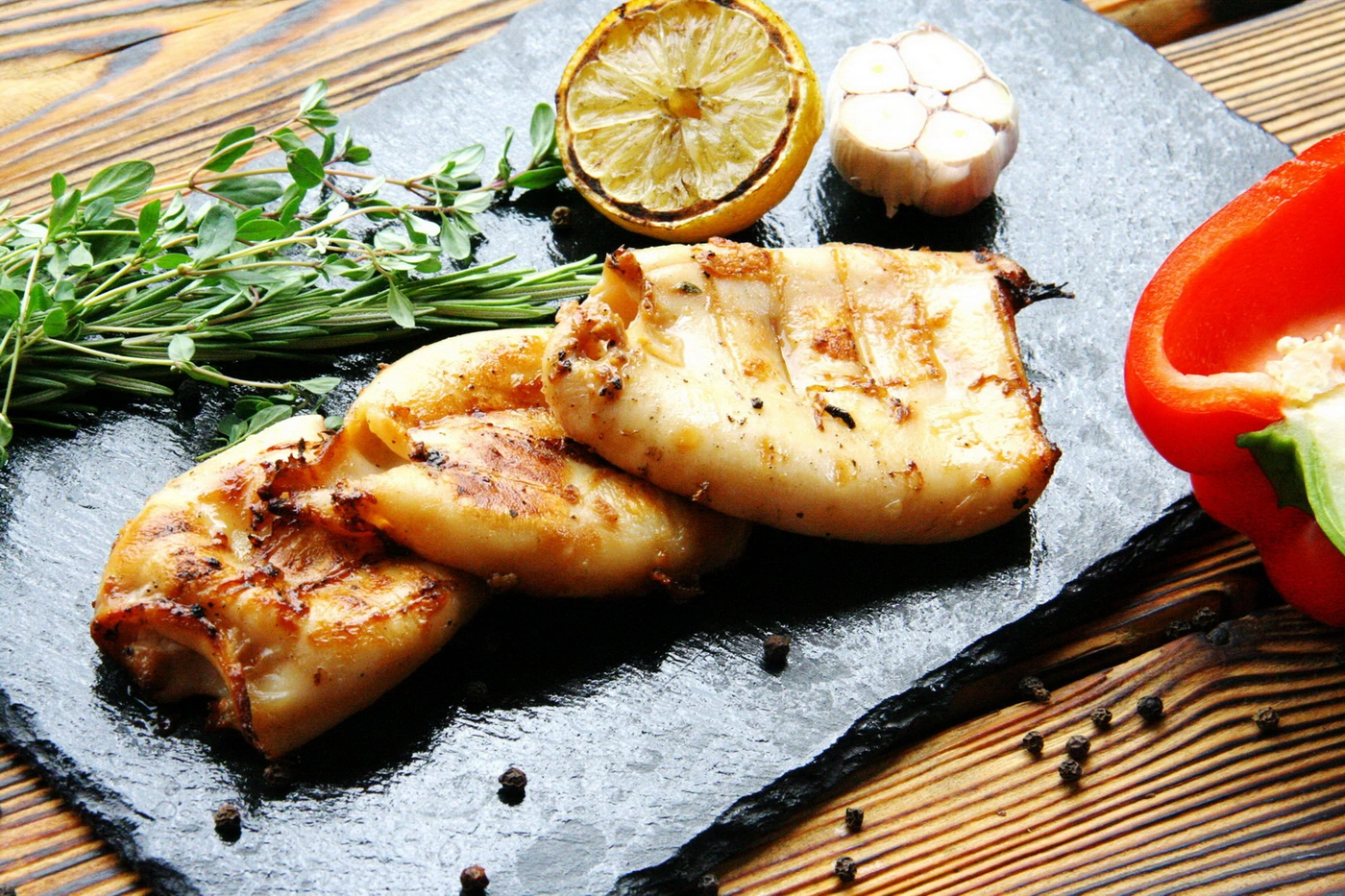 Кальмары жареные на углях (200 гр)