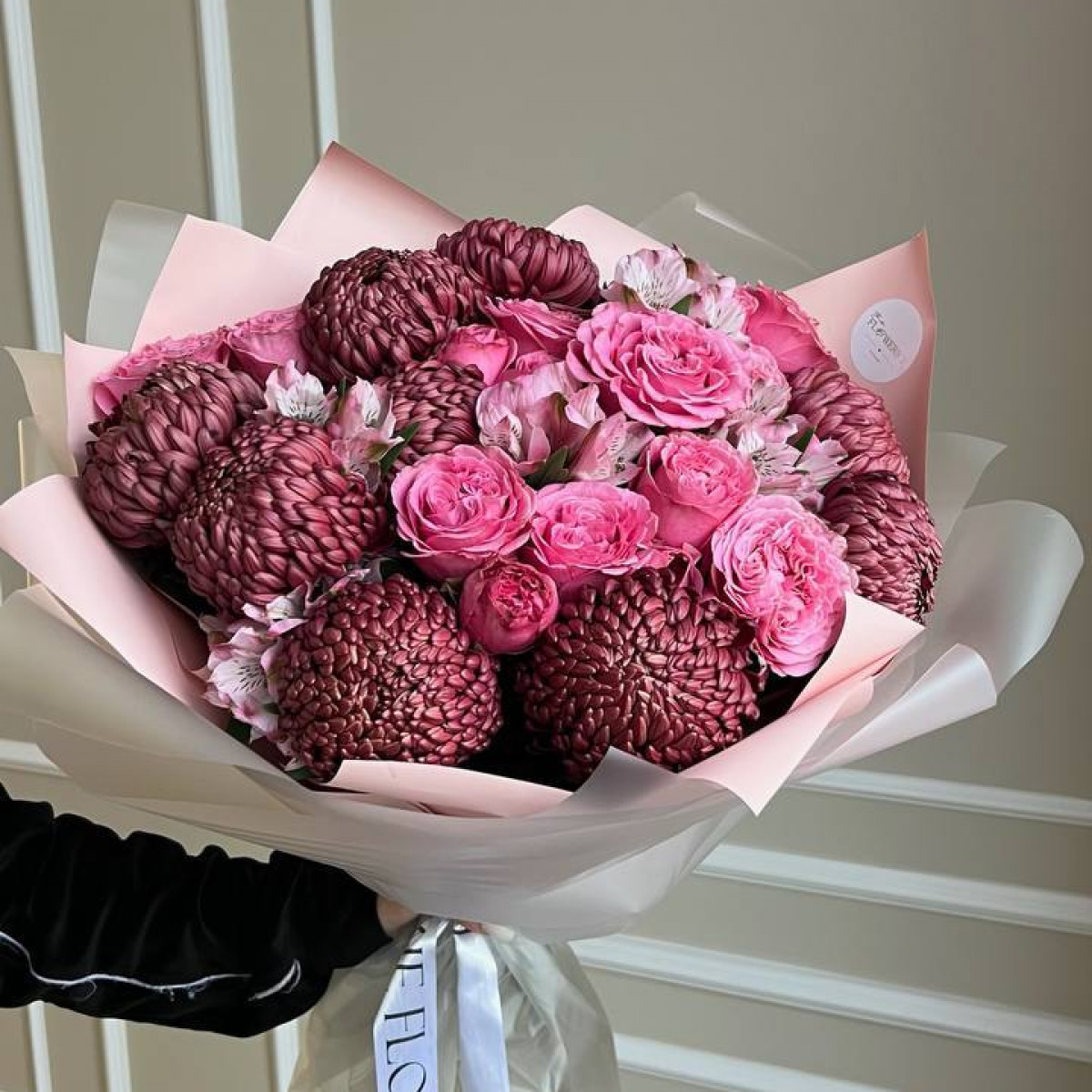 Сборный букет из кустовых роз,хризантем ,альстромерий